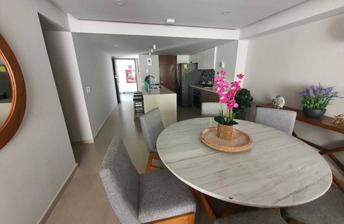 Las Glorias Apartment | Beautiful Beachfront Apartment