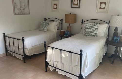 Dunmore Town Cottage | Beautiful Beach Cottage - Pink Sands Beach