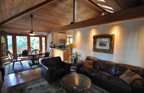Ocean Beach House | Beautiful Beach Bungalow - Newly Remodeled and Close to Beach