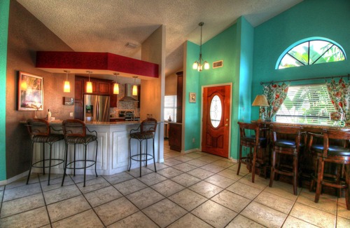 Apollo Beach House | Beautiful Beach House for a Relaxing Getaway!1700 sqft 3BD/2BA, Free WiFi.