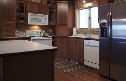 Markville Cabin | Beautiful Beach, State Park/Lake Access (No dogs)