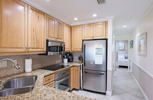 Bradenton Beach Condo | Beautiful Beachfront Unit! Offers direct beach access and sunset views! Fall and Winter dates available!