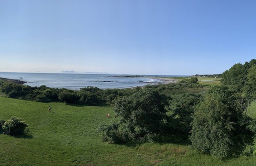Kittery Point House | Beautiful Beachfront 6 BR House in Kittery Point - Sleeps 12 License# ABNB-111