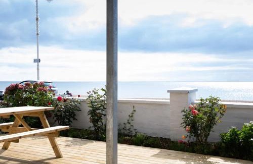 Bognor Regis House | Beautiful Beachfront House wth Balcony & Sea Views