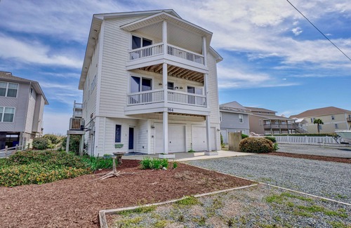 Surf City House | Beautiful Beachfront 6 Bedroom Home with Private Sundeck on Dune