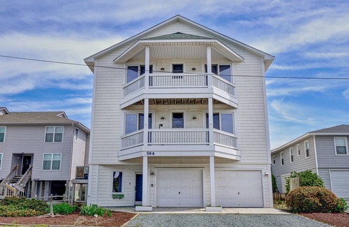 Surf City House | Beautiful Beachfront 6 Bedroom Home with Private Sundeck on Dune