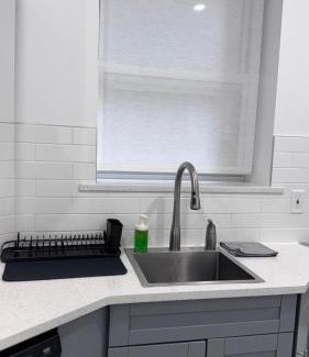 West New York House | Beautiful Bedroom with Attached Bathroom, 15 minutes from NYC