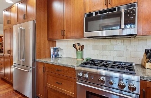 Ketchum House | Beautiful, best location🌞 Dog Friendly. Walk to restaurants, shops.