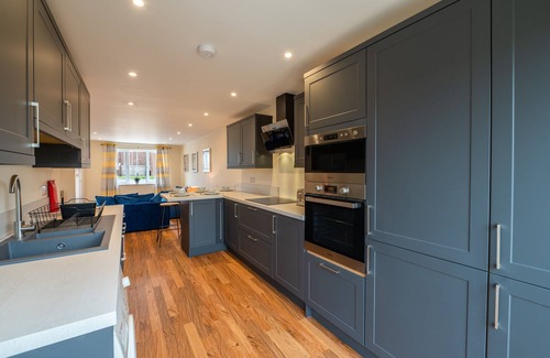 Lincoln House | Beautiful Brand new build 2-Bedroom house sleeps 5