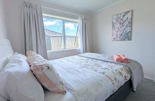 Owhata House | Beautiful Brand New Four-Bed Home near Redwood
