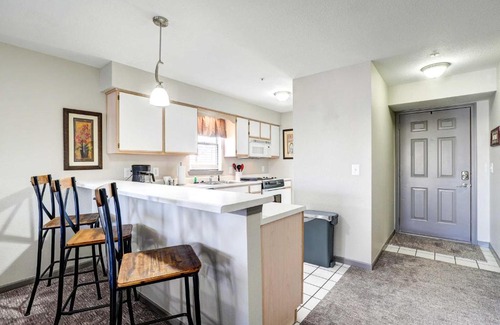 Table Rock Apartment | Beautiful Branson Condo with Golf and Pool Access!