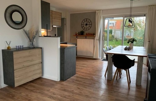 Scharendijke House | Beautiful bright and cozy house by the sea for six people