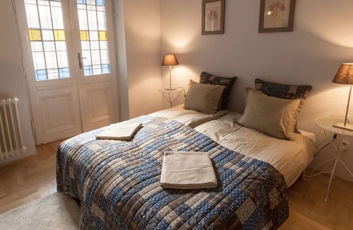 Palace District Apartment | Beautiful, Bright And Spacious 4 Bedroom Apartment With 2 Bathrooms.
