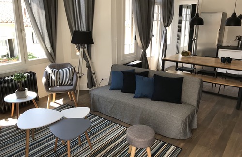 Les Remparts Apartment | Beautiful Bright Sunny Apartment F4 with Large Terrace