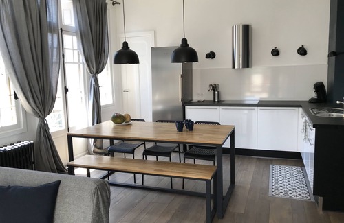 Les Remparts Apartment | Beautiful Bright Sunny Apartment F4 with Large Terrace