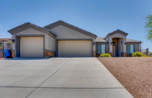 Sunridge Estates House | Beautiful Bullhead City Home Rental with Yard!