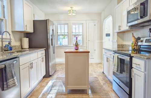 Central Colorado Springs House | ❀Beautiful Bungalow❀ Near ♡Heart of Downtown COS♡
