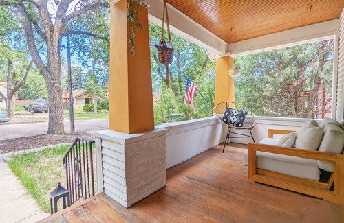 Central Colorado Springs House | ❀Beautiful Bungalow❀ Near ♡Heart of Downtown COS♡