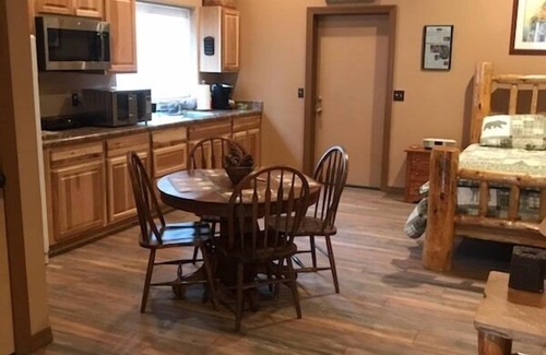 Strawberry Cabin | Beautiful bunkhouse in forest just hours outside Phoenix metro area