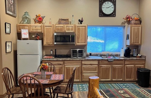 Strawberry Cabin | Beautiful bunkhouse in forest just hours outside Phoenix metro area