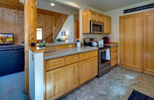 Redmond House | Beautiful Cabin Hot-tub and Barbecue Provided in Redmond, Oregon