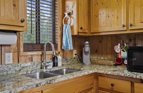 Six Mile Cabin | Beautiful cabin retreat at Lake Keowee. Central to Clemson, Seneca, and Salem