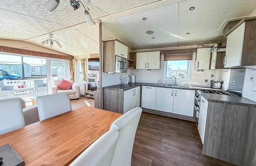 Clacton-on-Sea House | Beautiful caravan with decking & WiFi at St Osyth Beach Holiday Park ref 28077DW