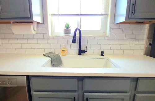 Page House | Beautiful Casita, Pet Friendly, Full RV Hookups & Boat Parking