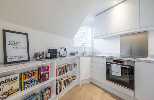 Cambridge Apartment | Beautiful Central Apt - With Parking!