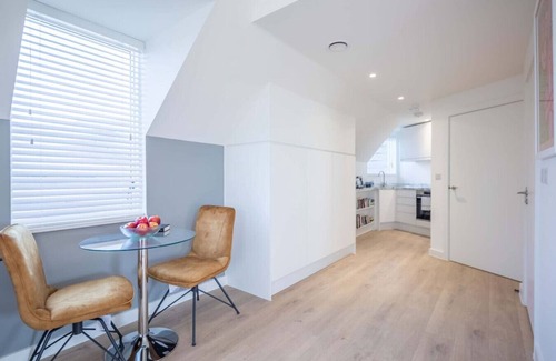 Cambridge Apartment | Beautiful Central Apt - With Parking!