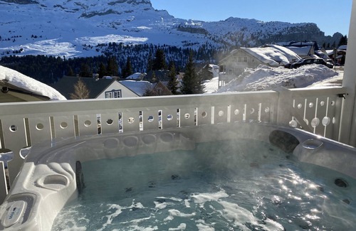 Flaine House | BEAUTIFUL CHALET WITH JACUZZI CLOSE TO SLOPES - STUNNING VIEWS - SO RELAXING!