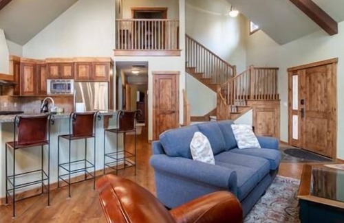 Tamarack Ski Chalet | Beautiful Chalet|Private Hot Tub, Wood Fireplace