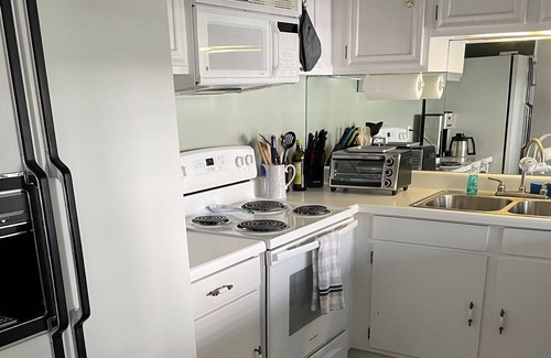 Fairhope Condo | Beautiful, charming, sunset view condo!