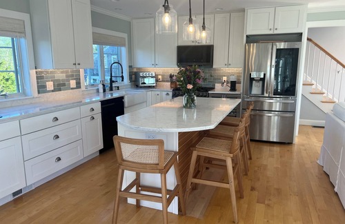 Chatham House | Beautiful Chatham Home, Walk to Beach and Town