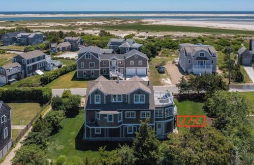 Chatham House | Beautiful Chatham Home, Walk to Beach and Town