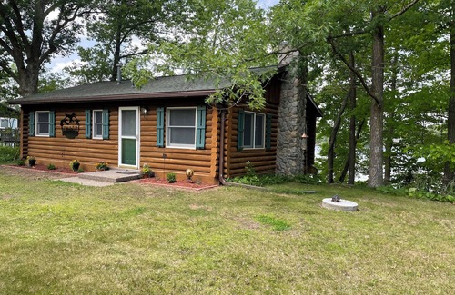 Turtle Lake Cabin | Beautiful, clear water lakefront 2-bedroom cabin on Horseshoe Lake pet friendly