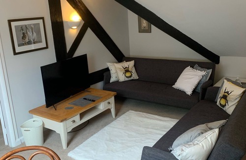 Lea Other | Beautiful Coach House idyllic village setting on edge of The Peak District BRIAR