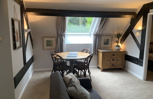 Lea Other | Beautiful Coach House idyllic village setting on edge of The Peak District BRIAR