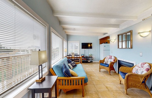 Pacific Beach House | Beautiful & colorful cottage with ocean views & deck - steps to the beach