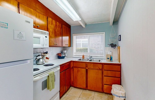 Pacific Beach House | Beautiful & colorful cottage with ocean views & deck - steps to the beach