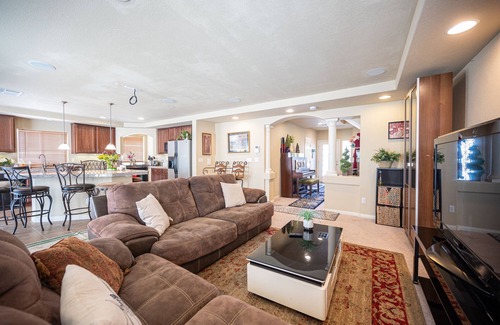 Enterprise House | Beautiful comfortable 5 bedrooms house chose to MGM 5 miles.