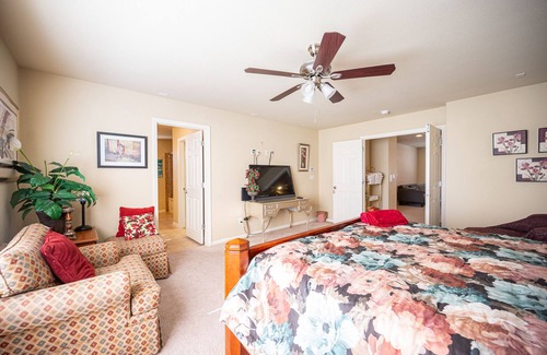 Enterprise House | Beautiful comfortable 5 bedrooms house chose to MGM 5 miles.