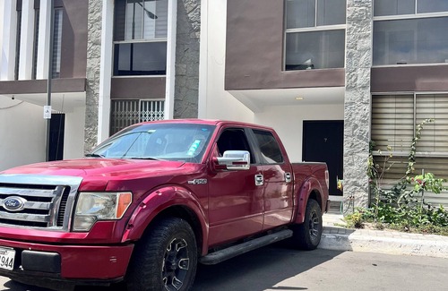 Manta House | Beautiful complete accommodation in Manta with pool and private condominium.