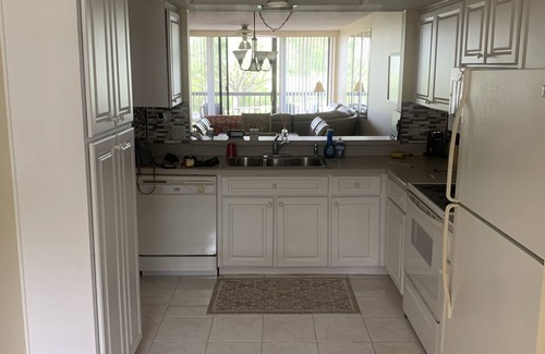 Largo Condo | Beautiful condo 5 minutes from Indian Rocks Beach