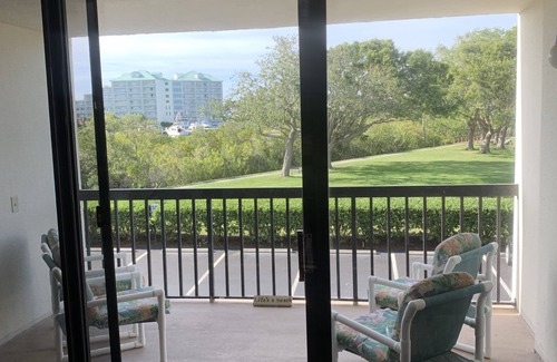 Largo Condo | Beautiful condo 5 minutes from Indian Rocks Beach