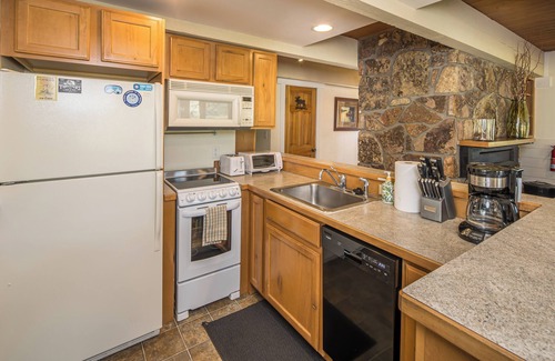 Big Sky Meadow Village Condo | Beautiful condo at Big Sky Golf Course w/community hot tub & fireplace - Creek Front Condo