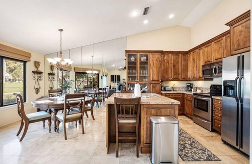Palm Desert Condo | Beautiful condo at the Oasis Palm Desert. Golf and community pool