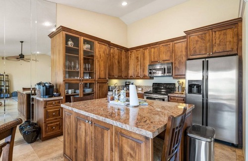 Palm Desert Condo | Beautiful condo at the Oasis Palm Desert. Golf and community pool