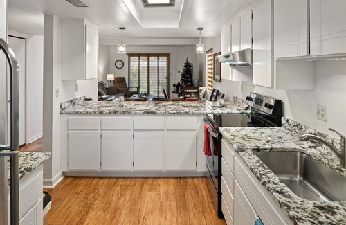 Oak Creek House | Beautiful Condo! Clean & Comfy! - Wild Turkey - S117