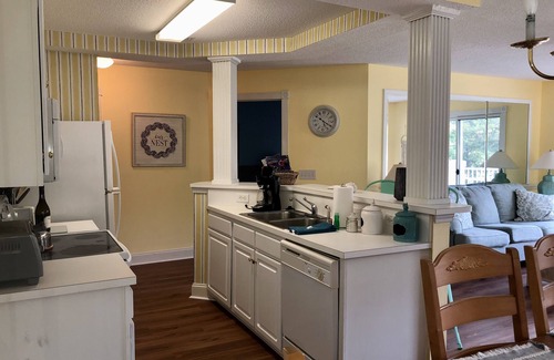 Calabash Condo | Beautiful condo, golf course view. Close to shops, restaurants and the beach.